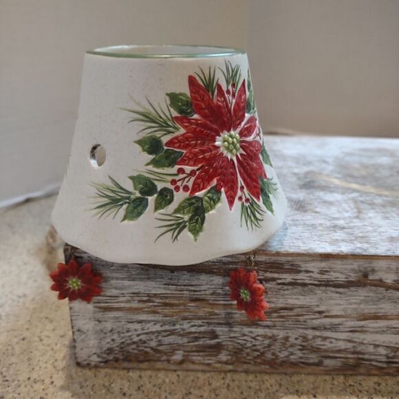 Small Candle Shade Poinsettia - Picture 8 of 9